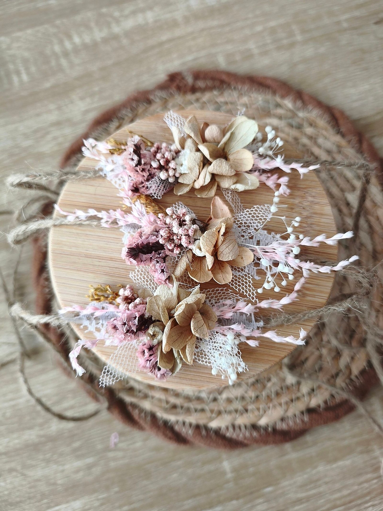 headband Livia fleuri pour séance photo newborn et bébé – vue 3